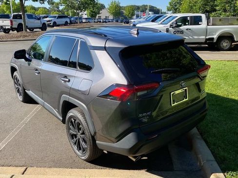 Used 2022 Toyota RAV4 XLE Premium AWD/4WD image 31