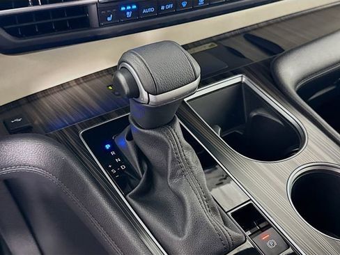 Certified 2023 Toyota Sienna Platinum image 17