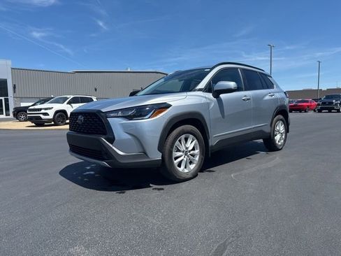 Used 2023 Toyota Corolla Cross LE w/ Moonroof Package AWD/4WD image 3