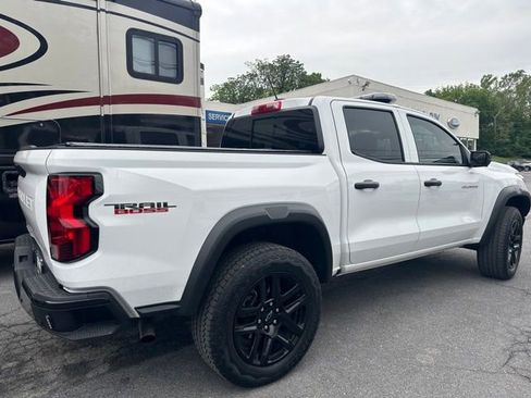 Used 2024 Chevrolet Colorado Trail Boss w/ Technology Package AWD/4WD image 2