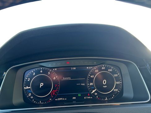 Used 2019 Volkswagen Golf R 4-Door image 7