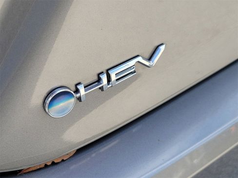 Used 2025 Toyota Camry SE image 8