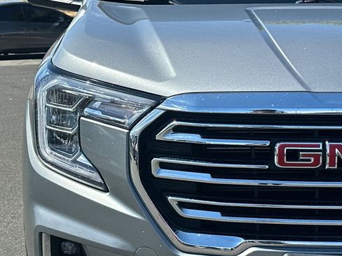 Used 2023 GMC Terrain SLT image 47