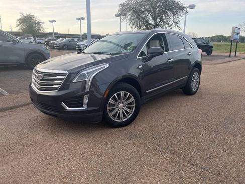 Used 2017 Cadillac XT5 Luxury image 1