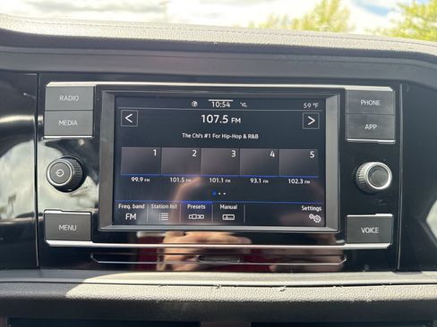 Used 2023 Volkswagen Jetta SE FWD image 17