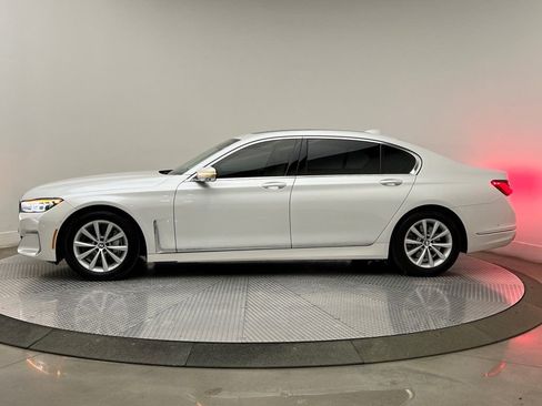 Used 2022 BMW 740i image 3