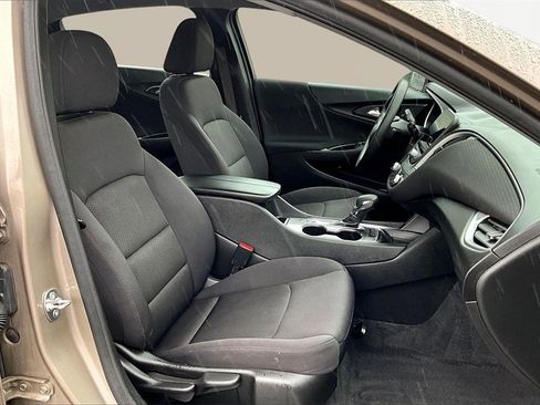 Used 2025 Chevrolet Malibu LT image 7