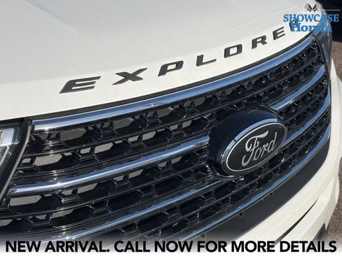 Used 2020 Ford Explorer XLT w/ Equipment Group 202A AWD/4WD image 9