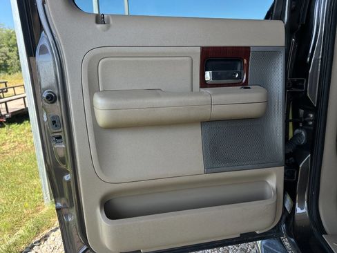 Used 2005 Ford F150 Lariat AWD/4WD image 13