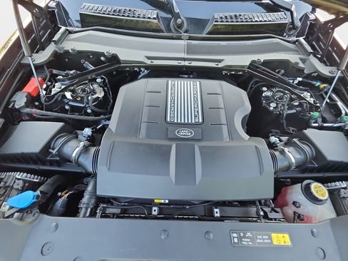 Used 2025 Land Rover Defender 110 V8 AWD/4WD image 30