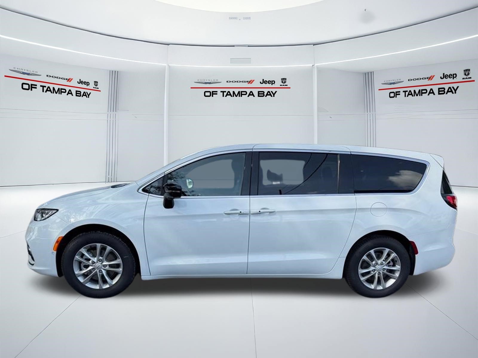 New 2026 Chrysler Pacifica Select FWD image 3