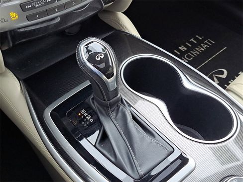 Used 2019 INFINITI QX60 Luxe w/ Essential Package image 17