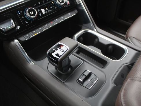 Used 2024 GMC Sierra 1500 Denali w/ Technology Package AWD/4WD image 33