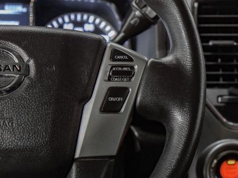 Used 2017 Nissan Titan SV image 17