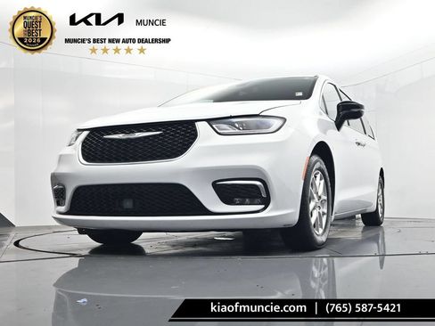 Used 2025 Chrysler Pacifica Select FWD image 35