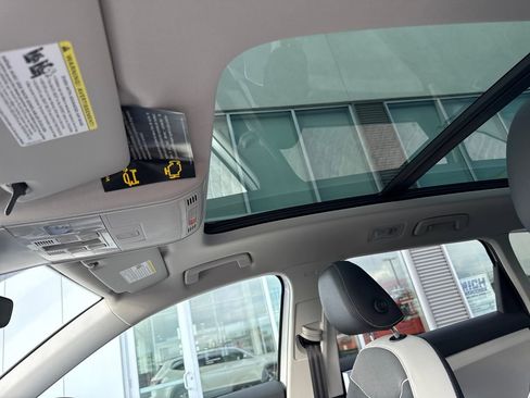 New 2026 Volkswagen Taos SE image 34