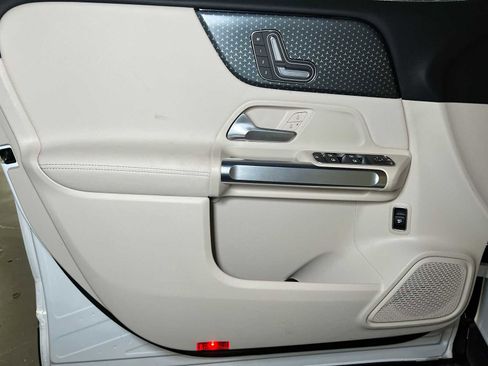 Certified 2025 Mercedes-Benz GLB 250 4MATIC image 20