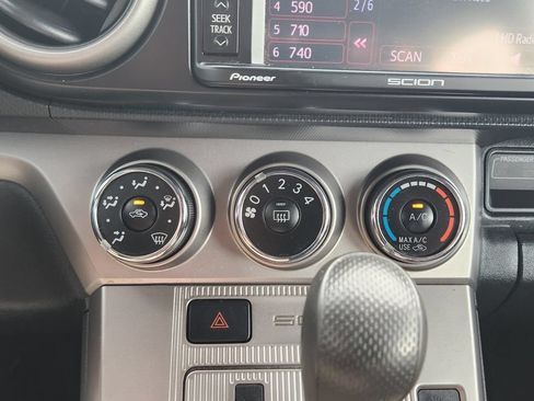 Used 2014 Scion xB FWD image 20