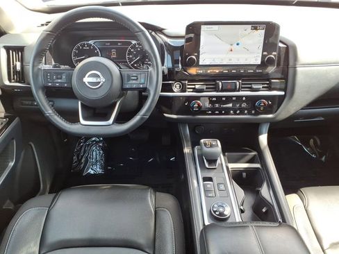 Certified 2024 Nissan Pathfinder SL w/ SL Premium Package AWD/4WD image 17