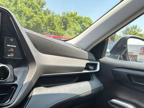 Used 2023 Toyota Highlander L FWD image 18