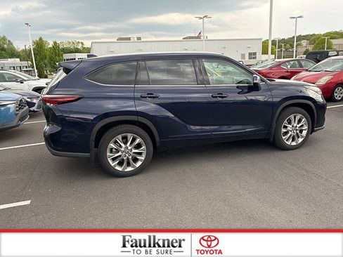 Used 2025 Toyota Highlander Limited AWD/4WD image 7