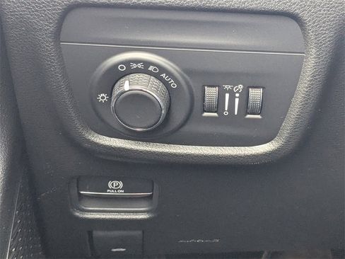 New 2025 Jeep Grand Cherokee Altitude image 23