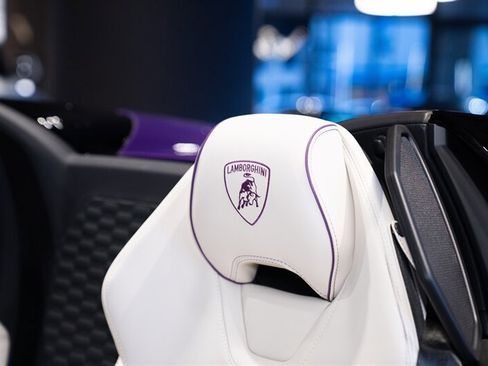 Used 2023 Lamborghini Huracan EVO RWD image 7