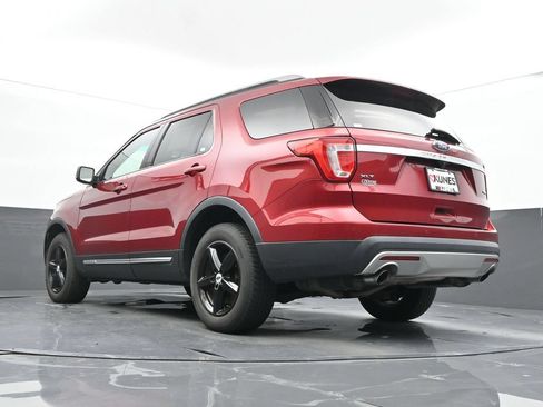 Used 2016 Ford Explorer XLT w/ Equipment Group 202A AWD/4WD image 28