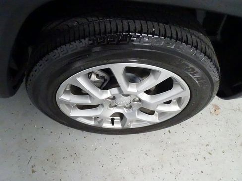 Certified 2024 Jeep Compass Latitude w/ Sun and Sound Group image 28