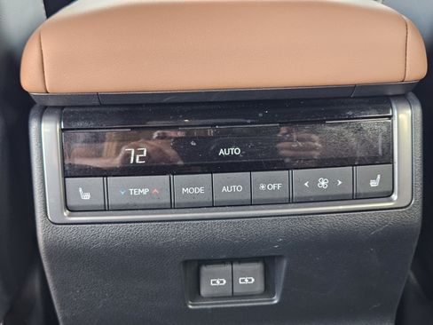 Used 2025 Lexus GX 550 w/ Accessory Package (2T) AWD/4WD image 32
