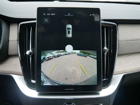 New 2025 Volvo XC90 B6 Core w/ Protection Package Premier image 10