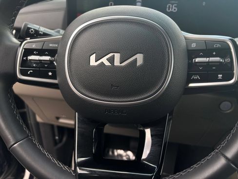 Used 2026 Kia Carnival FWD image 25