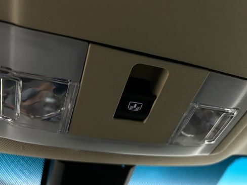 Used 2018 Lincoln MKT AWD image 27