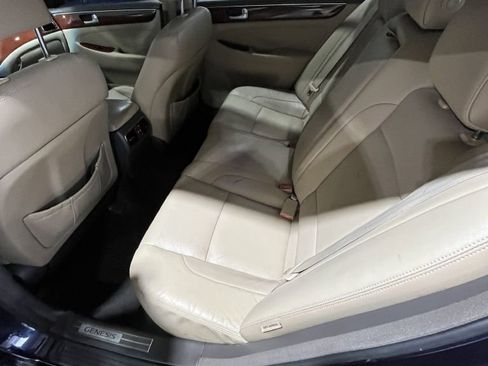 Used 2012 Hyundai Genesis 3.8 image 9