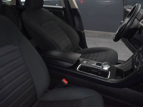 Used 2020 Ford Fusion SE image 29
