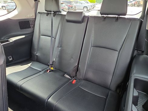 Used 2024 Toyota Grand Highlander XLE FWD image 10