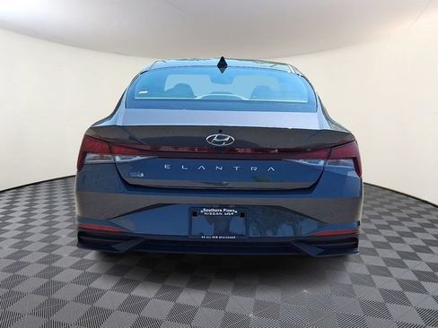Used 2023 Hyundai Elantra SE w/ Preferred Accessory Package FWD image 5