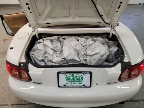 Used 2001 MAZDA MX-5 Miata image 24