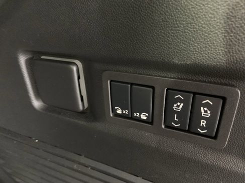 Used 2024 GMC Yukon AT4 w/ Technology Package image 24