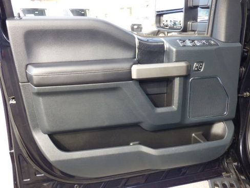 Used 2022 Ford F350 Platinum w/ Tremor Off-Road Package image 24