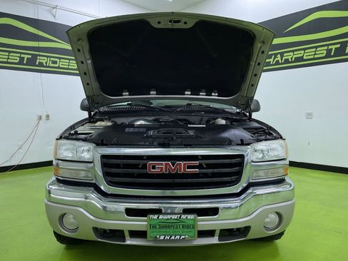 Used 2004 GMC Sierra 2500 SLT w/ Skid Plate Package image 4