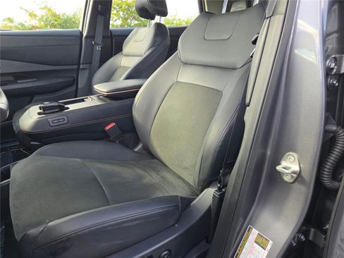 Used 2023 Nissan Ariya AWD image 28