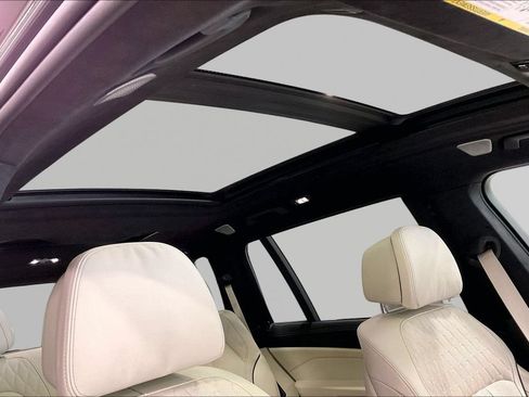 Used 2025 BMW X7 M60i AWD/4WD image 28