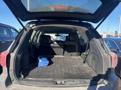 Used 2017 Nissan Pathfinder SL w/ Trailer Tow Package image 8