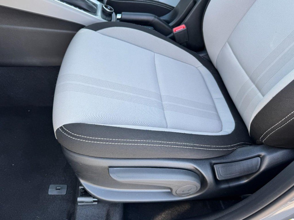 Certified 2025 Hyundai Venue SEL FWD image 15