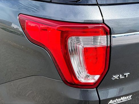 Used 2017 Ford Explorer XLT w/ Equipment Group 202A AWD/4WD image 27