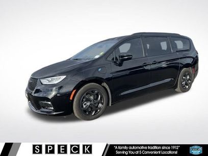 Used 2025 Chrysler Pacifica Premium