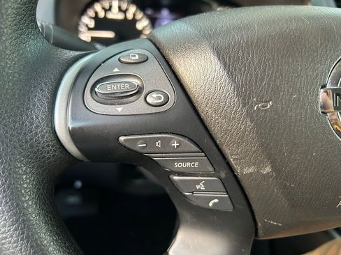 Used 2019 Nissan Pathfinder S image 20