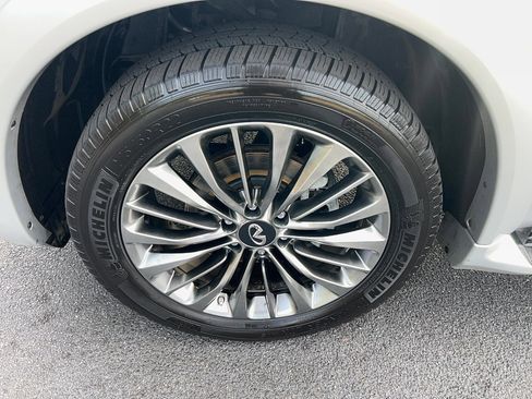 Used 2018 INFINITI QX80 w/ Driver Assistance Package image 9