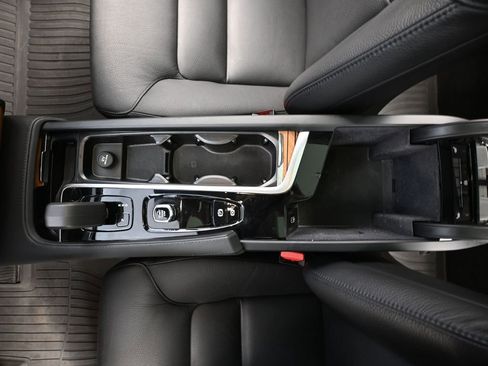 Used 2024 Volvo XC90 B5 Plus image 37